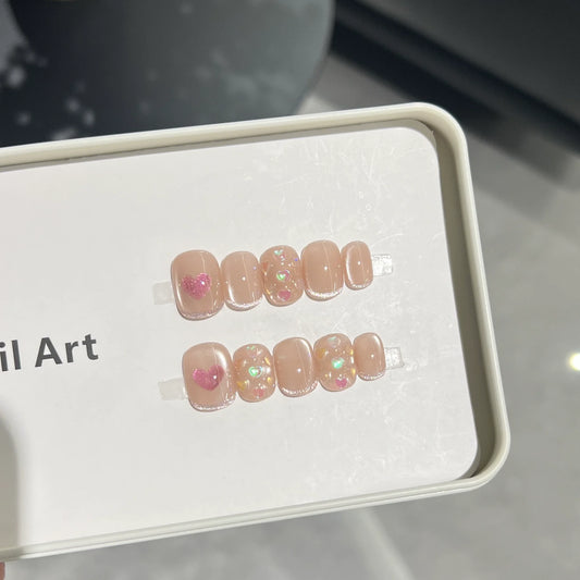 10Pcs Short Round Fake Nails with Champagne Little Heart Cat Eye Fingertips Lovely Wave Pattern New Style Acrylic Nails for Girl