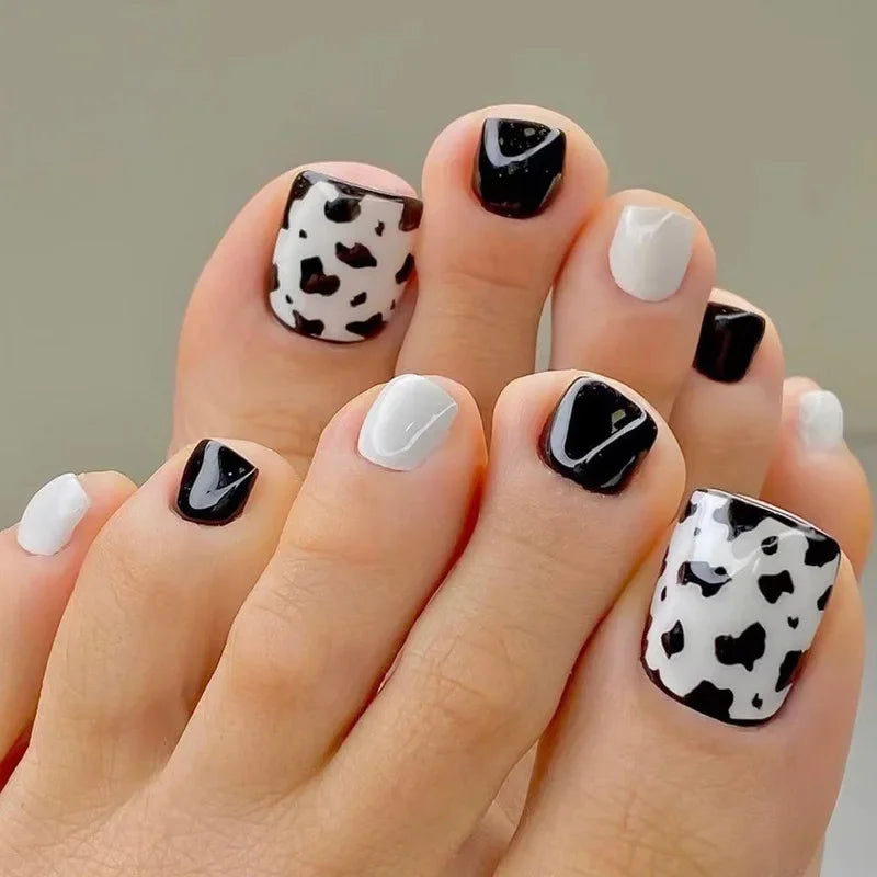 Simple White French Artificial Toenails Shiny Rhinestones Toe False Nails with Glue Wearable Short Flat Shape Fake Toenails
