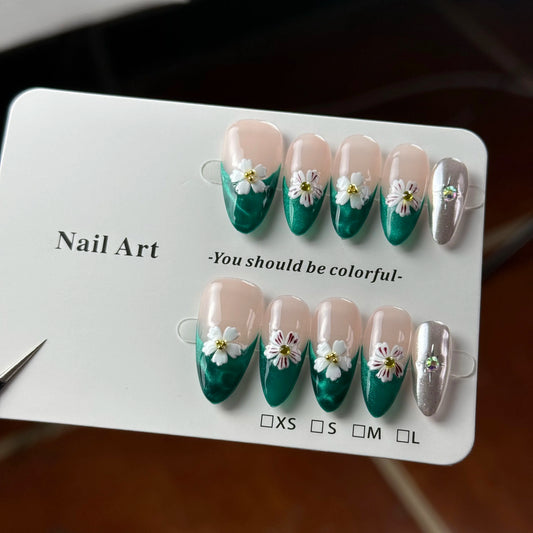 10pcs high-end Fresh and light green camellia, retro style, gradient cat's eye, sparkling small diamonds handmade French Tip