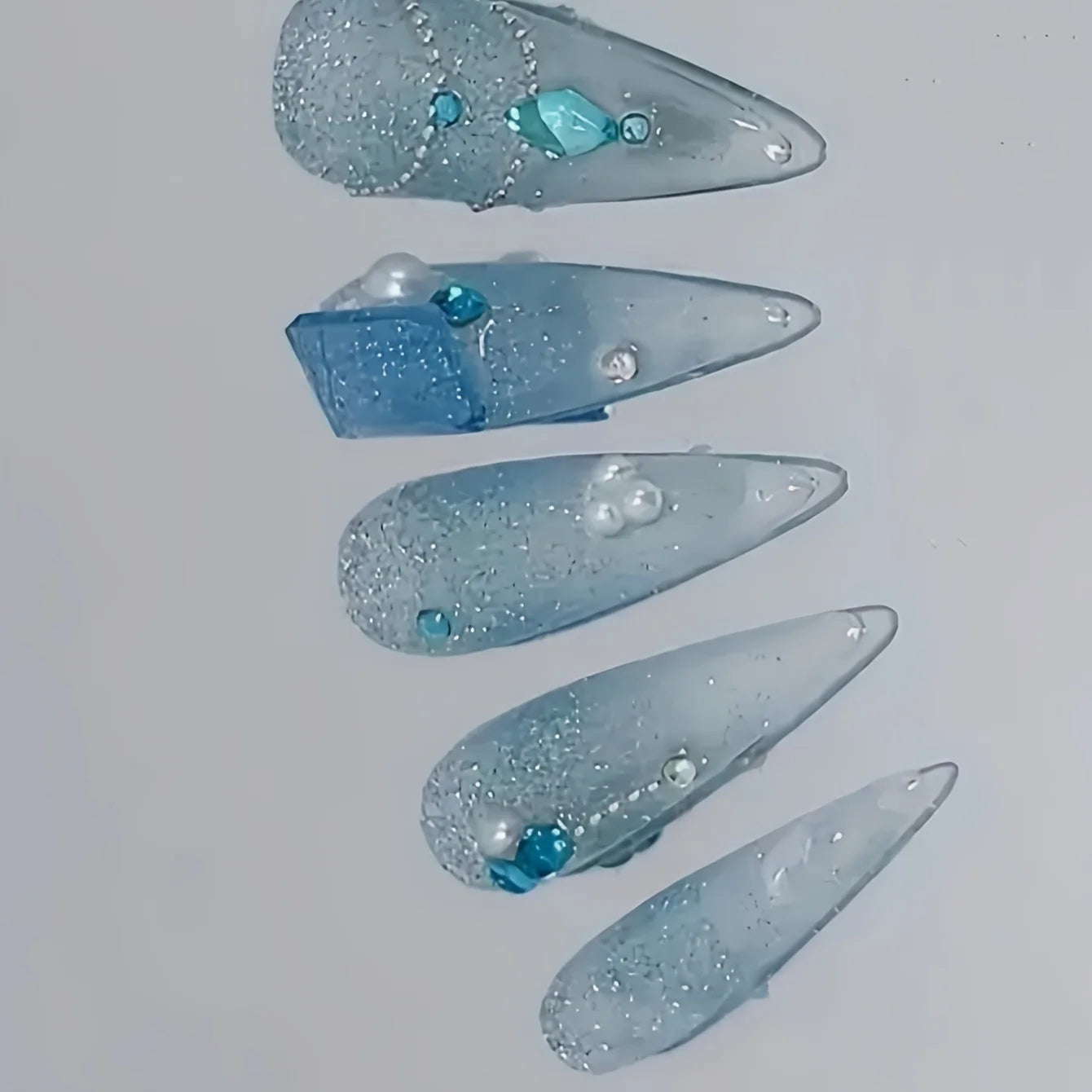 10pcs high-end Light luxury temperament shows white broken diamond handmade fake nails, Deep sea tears ice flash cat eye Deep se