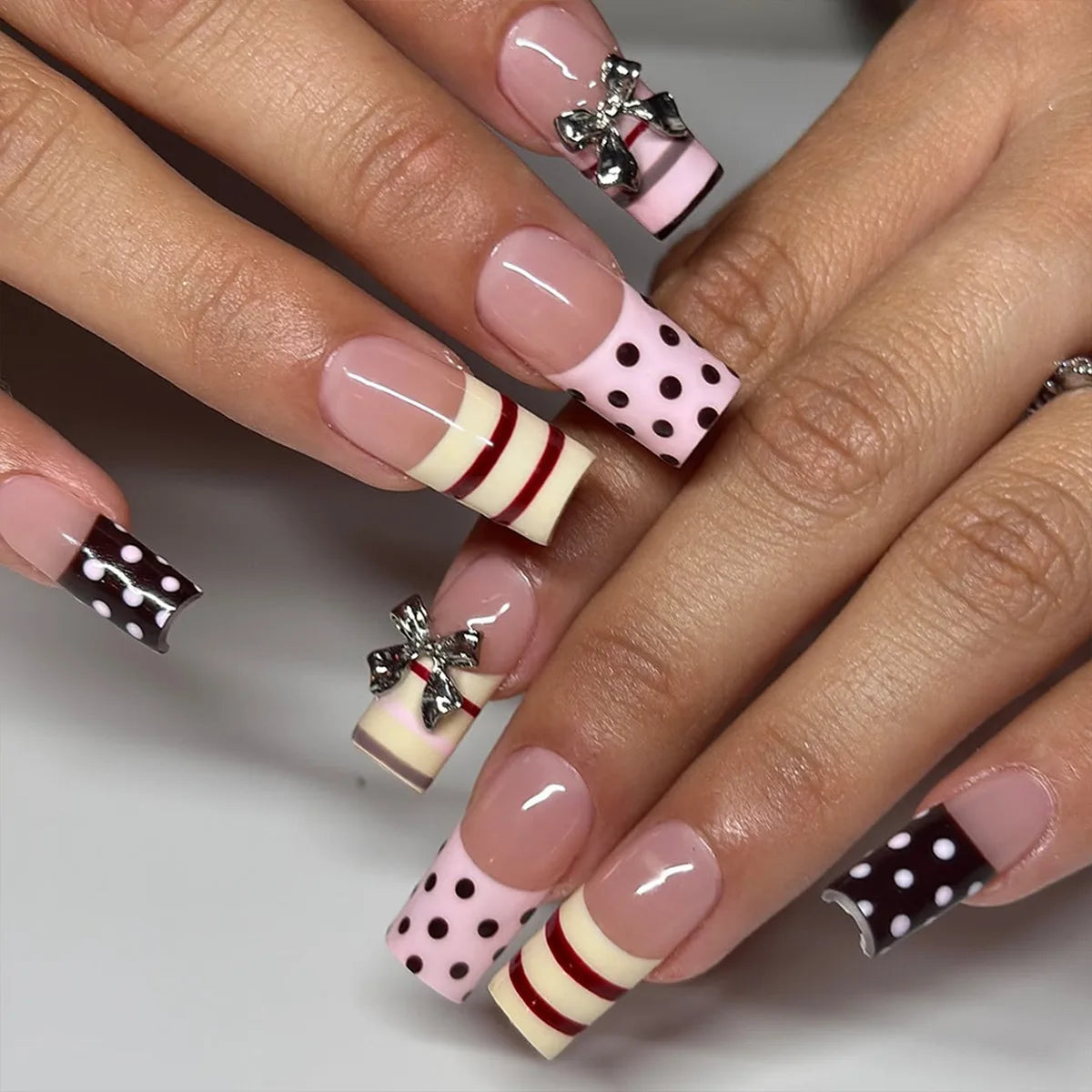 24pcs Mid-length Coffin False Nails Dark Metal Bows Heart Decor Black Gothic Style Press On Nails Polka Dot French Fake Nail