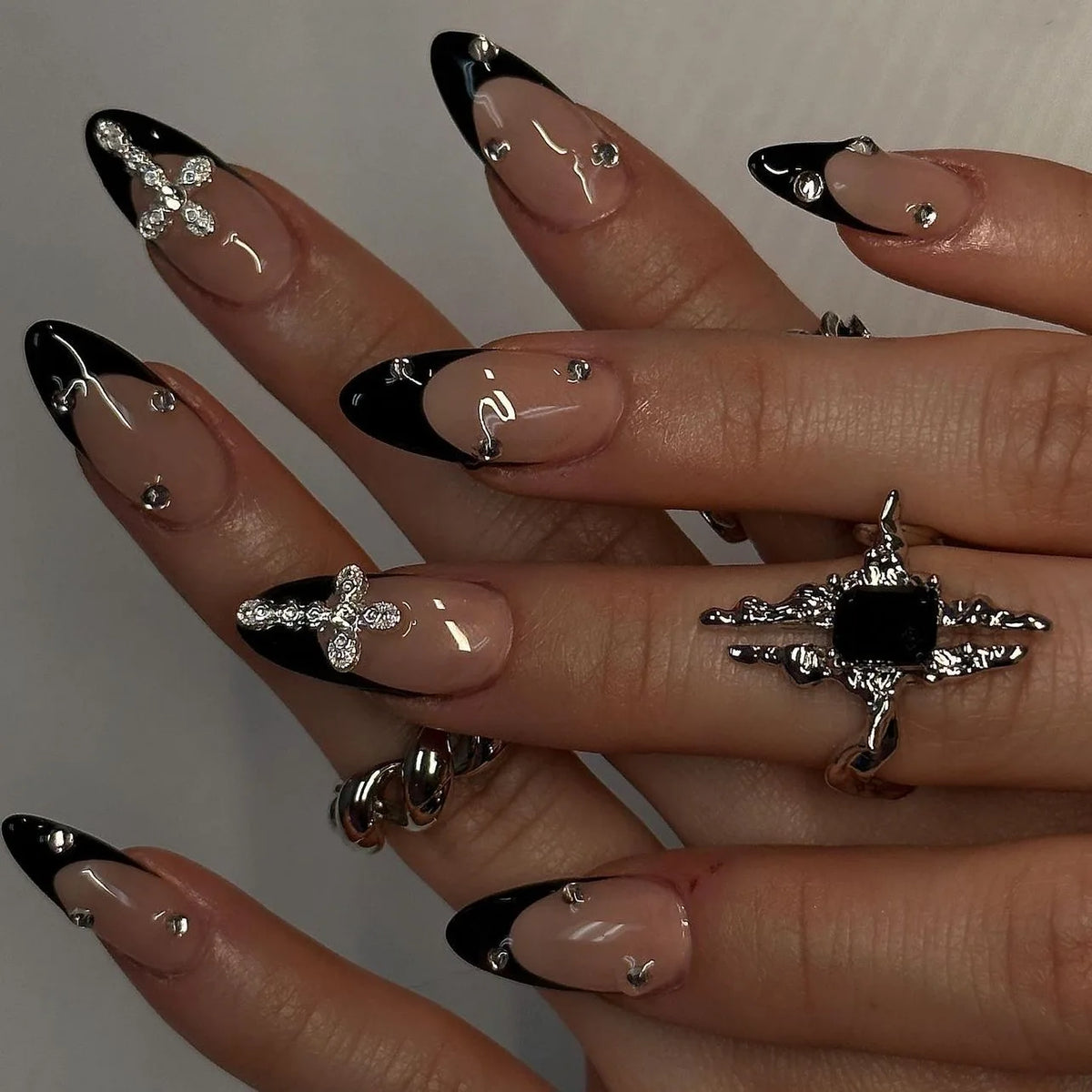 24Pcs Short Almond Fake Nails Butterfly Wings Nail Art with Glue Glitter Flower False Nails Acrylic Autumn Winter Press on Nail