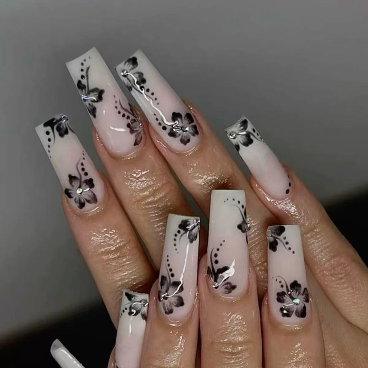 White Long Coffin Fake Nails Spicy Girls Charm Manicure 24Pcs Women Ballerina Press On Nails Black Flower Printed Nails Art