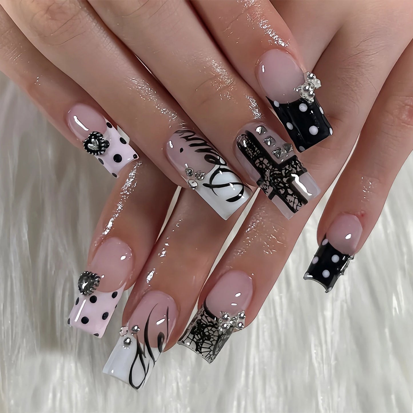 24pcs Mid-length Coffin False Nails Dark Metal Bows Heart Decor Black Gothic Style Press On Nails Polka Dot French Fake Nail